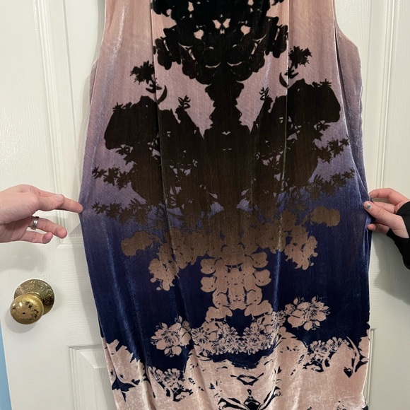 Diane Von Furstenburg Silk Blend medallion Patterned Velvet Dress - Picture 7 of 10